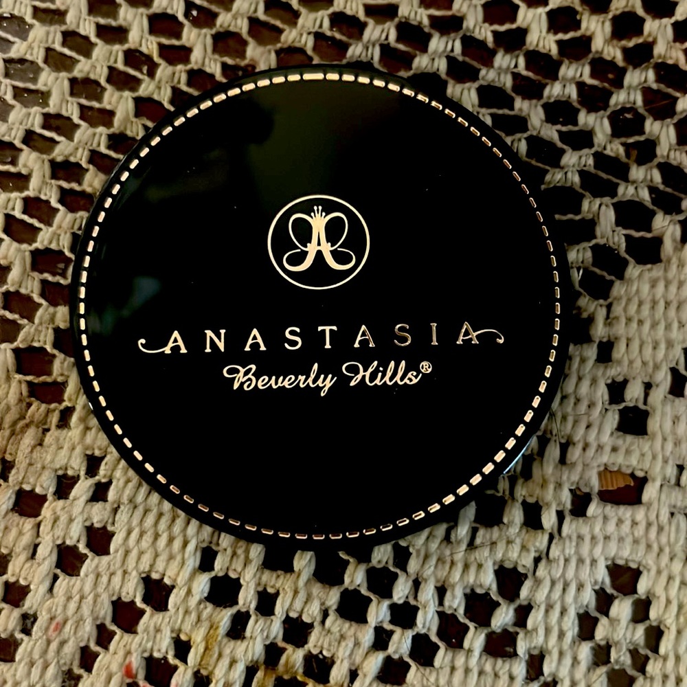 Anastasia Beverly Hills Compact Mirror